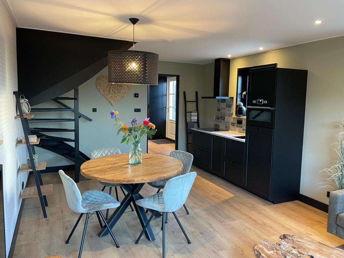 De Heerlykheid Wemeldinge, Vlak Bij Strand En Bos, Ruime Vakantiewoning Met Eigen Patio In De Karakteristieke Dorpsstraat Exterior foto