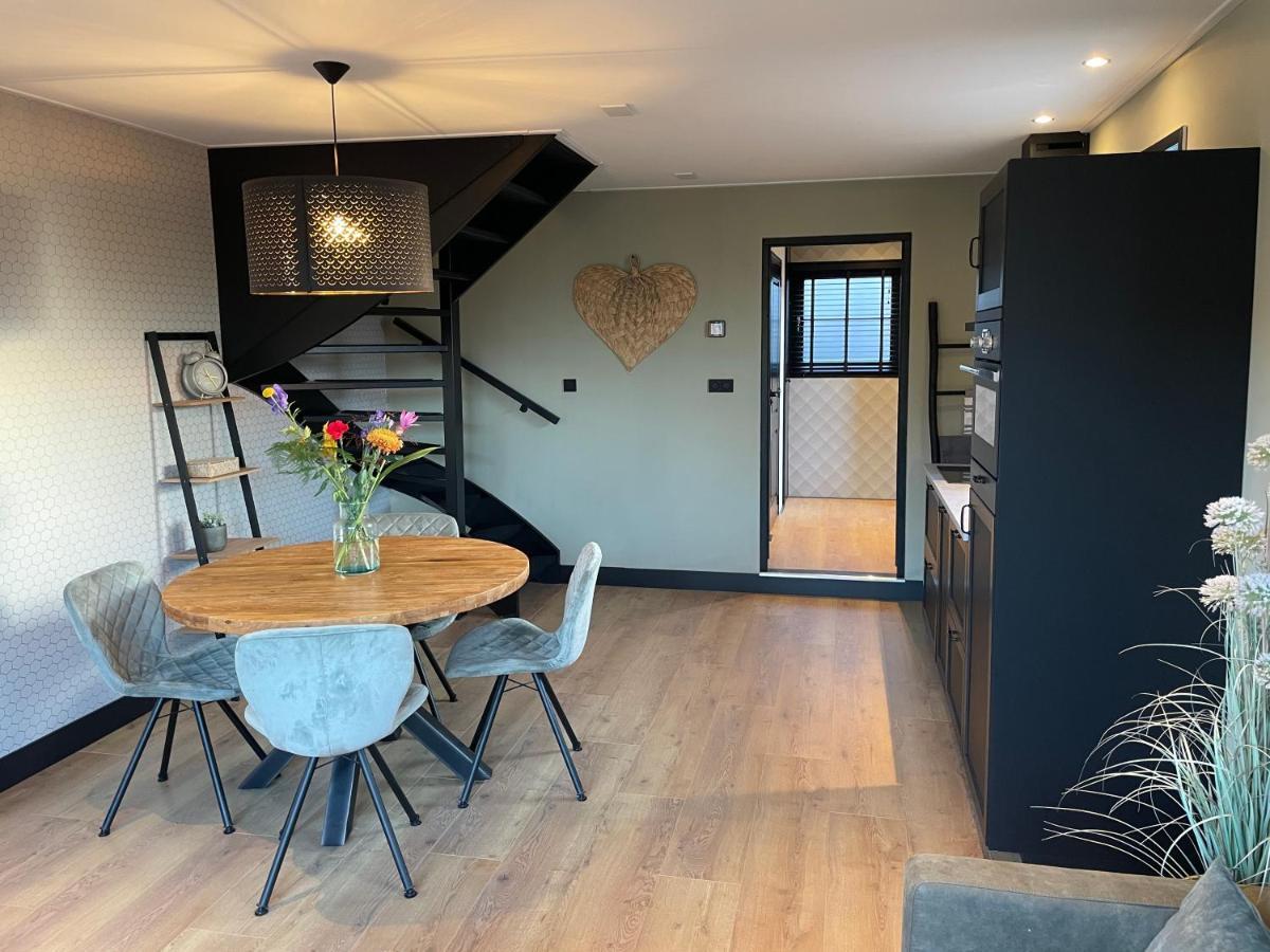 De Heerlykheid Wemeldinge, Vlak Bij Strand En Bos, Ruime Vakantiewoning Met Eigen Patio In De Karakteristieke Dorpsstraat Exterior foto